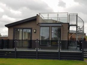 Hot tub hols in lodge with roof terrace